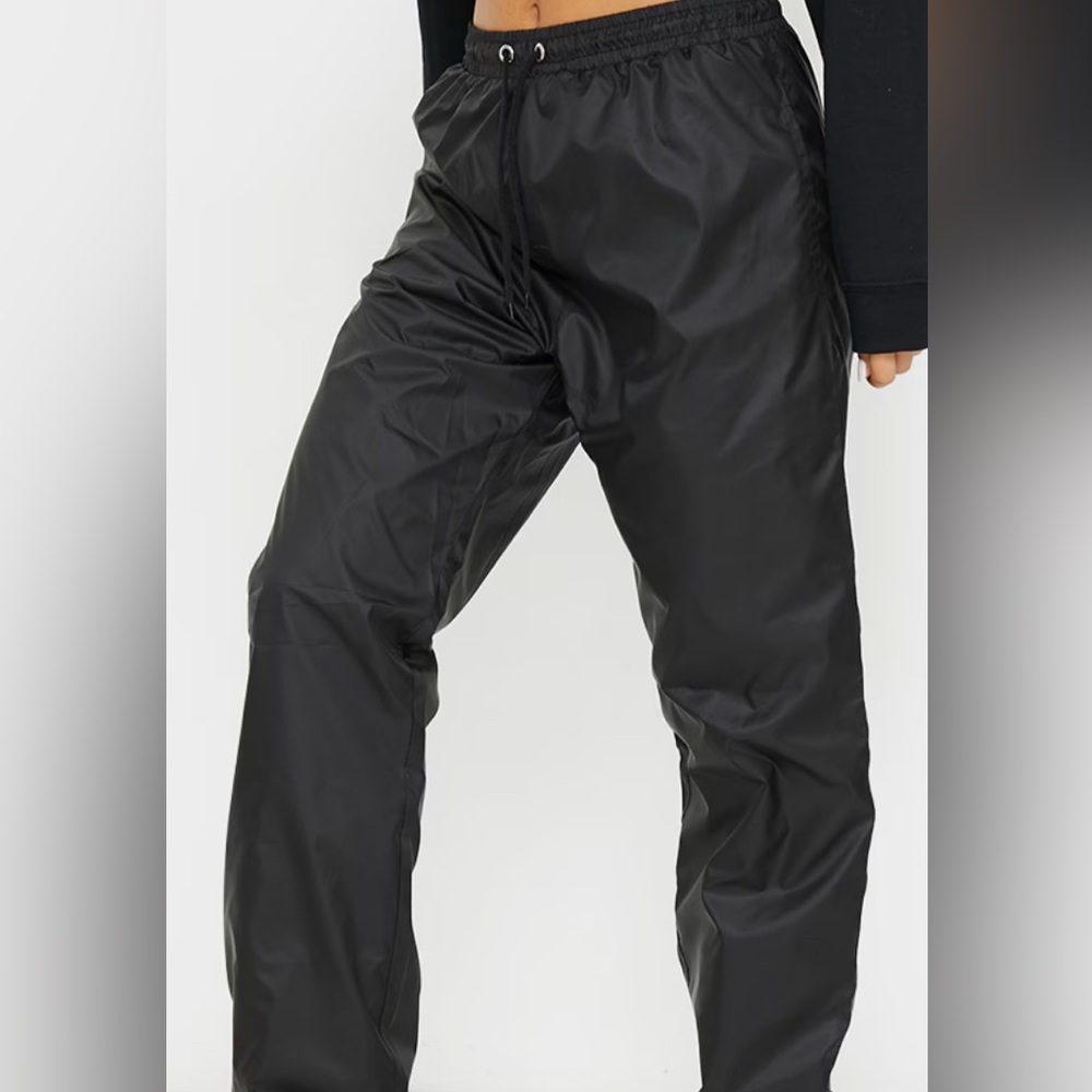 Pretty little thing nylon cargo pants women size 2 no flaws